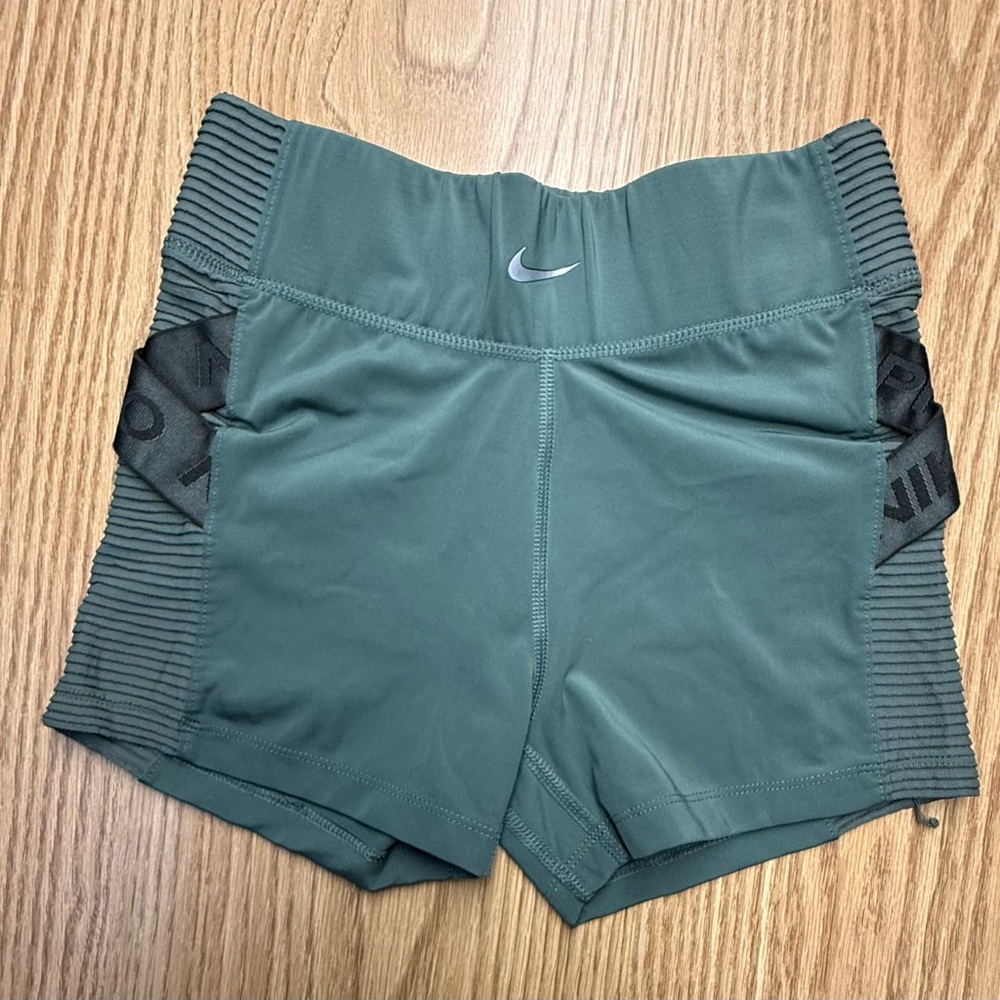 Nike Women's Hunter Green Aeroadapt Athletic Shorts
